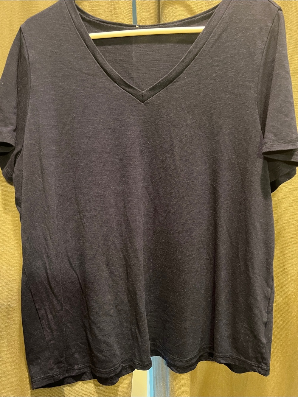 Jessica Simpson women’s  Black V-Neck Short Sleeve Tee